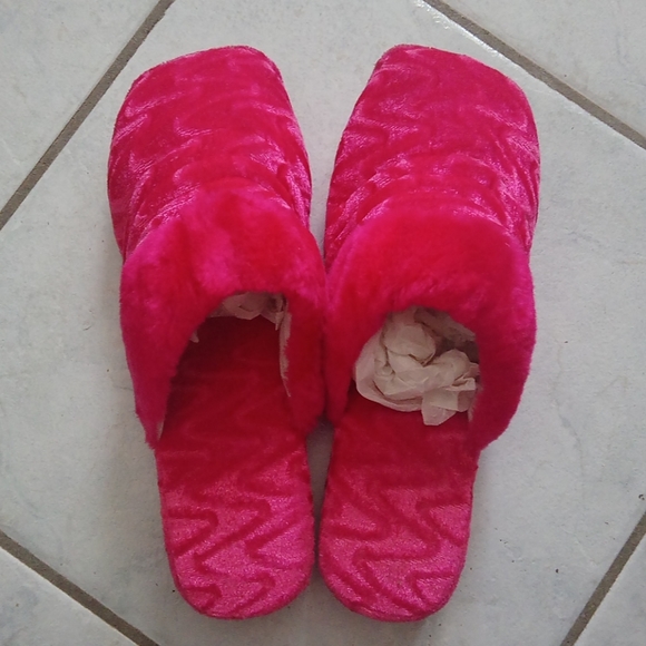 💲2/15 - Velvet Slippers - Picture 1 of 3